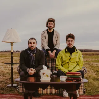عکس AJR — خواننده در TapSeda