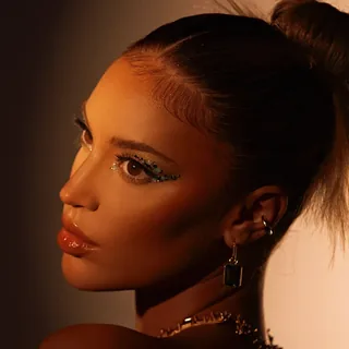 عکس Alina Baraz — خواننده در TapSeda