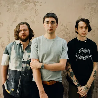 عکس alt-J — خواننده در TapSeda