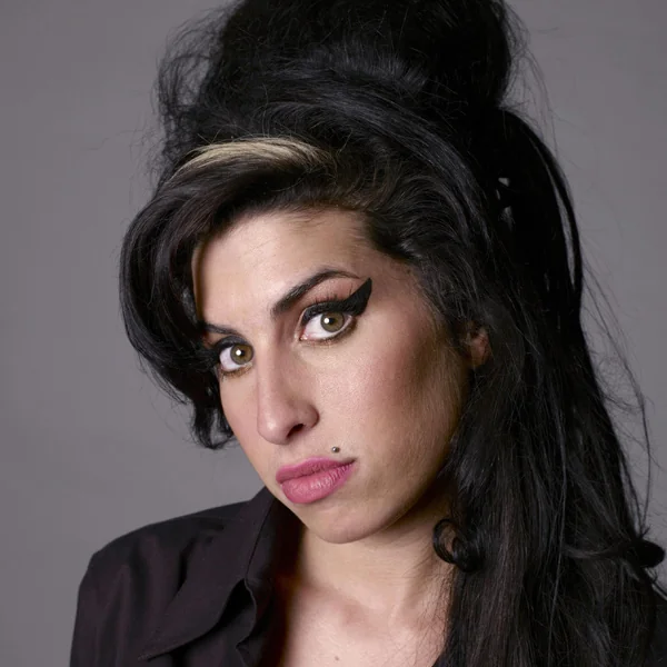 عکس Amy Winehouse — خواننده در TapSeda