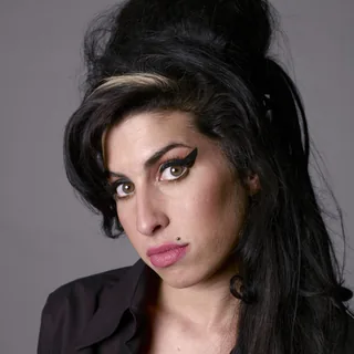 عکس Amy Winehouse — خواننده در TapSeda