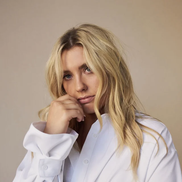 عکس Ella Henderson — خواننده در TapSeda