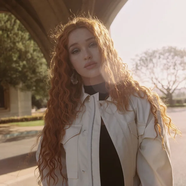 عکس Elley Duhé — خواننده در TapSeda