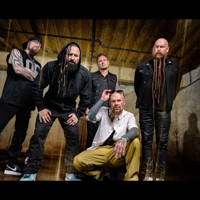 عکس فایو فینگر دث پانچ (Five Finger Death Punch) — خواننده در TapSeda