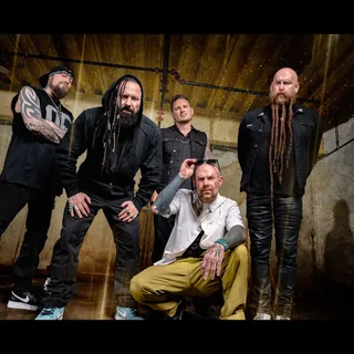 عکس فایو فینگر دث پانچ (Five Finger Death Punch) — خواننده در TapSeda