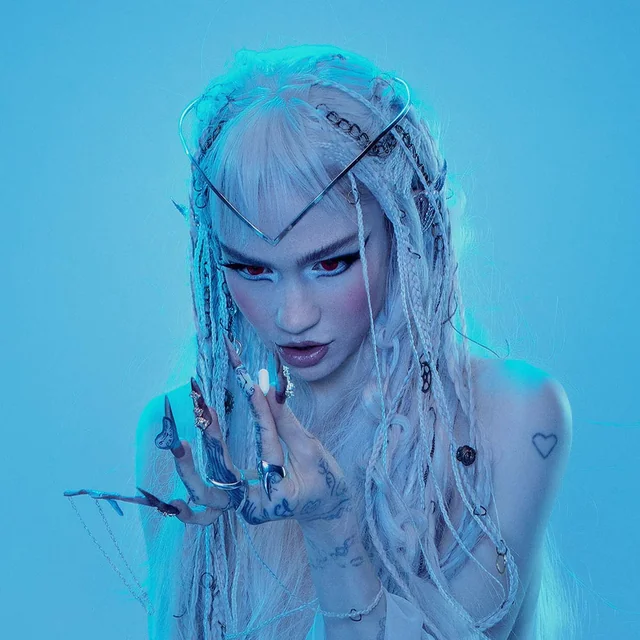 عکس Grimes — خواننده در TapSeda