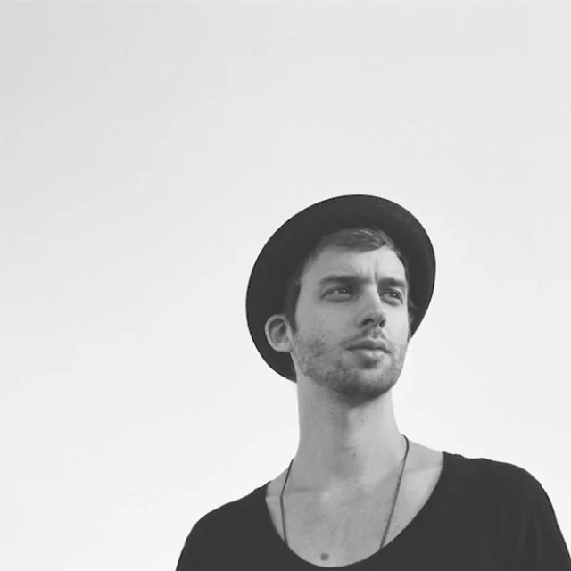 عکس Jaymes Young — خواننده در TapSeda