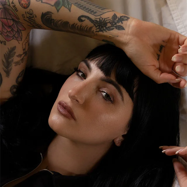 عکس Julia Michaels — خواننده در TapSeda