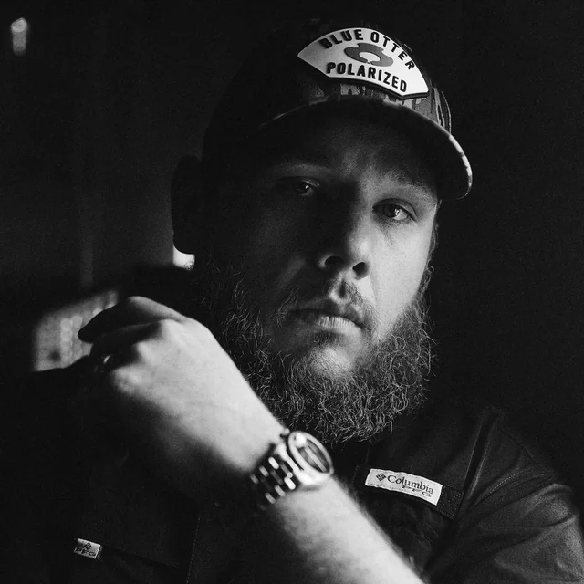 عکس Luke Combs — خواننده در TapSeda