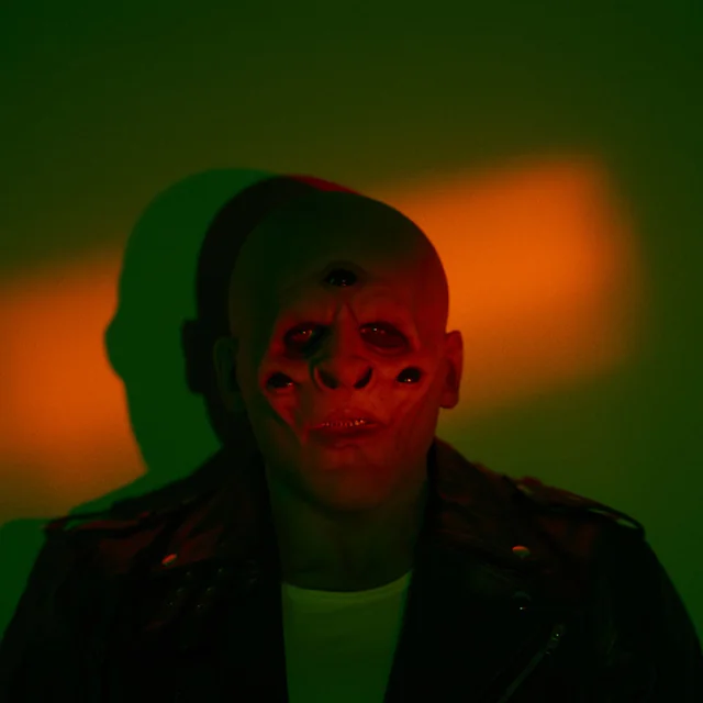 عکس M83 — خواننده در TapSeda