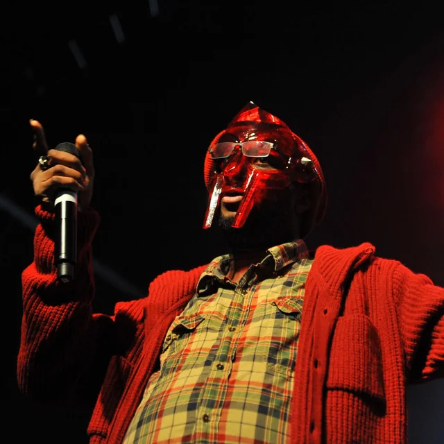 عکس MF DOOM — خواننده در TapSeda