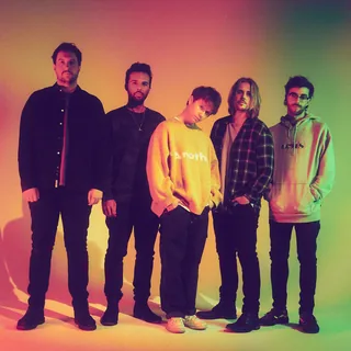 عکس Nothing But Thieves — خواننده در TapSeda