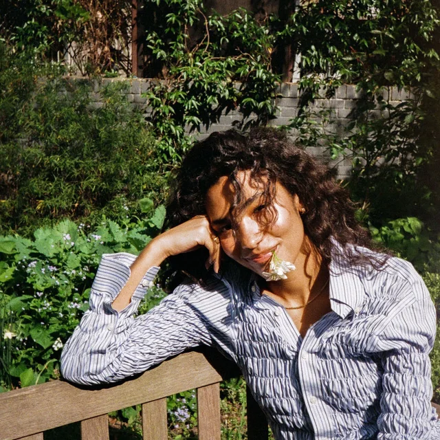 عکس Olivia Dean — خواننده در TapSeda