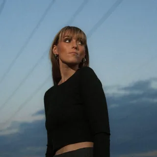عکس Sasha Sloan — خواننده در TapSeda