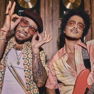 عکس Silk Sonic — خواننده در TapSeda