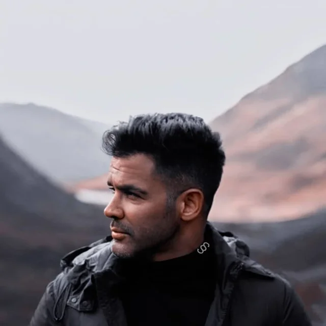 عکس سیروان خسروی (Sirvan Khosravi) — خواننده در TapSeda