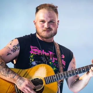 عکس Zach Bryan — خواننده در TapSeda